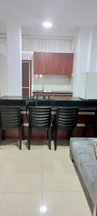 Departamentos Marcecilia De 2 Y 3 Habitaciones En El Centro De Manta Esterno foto