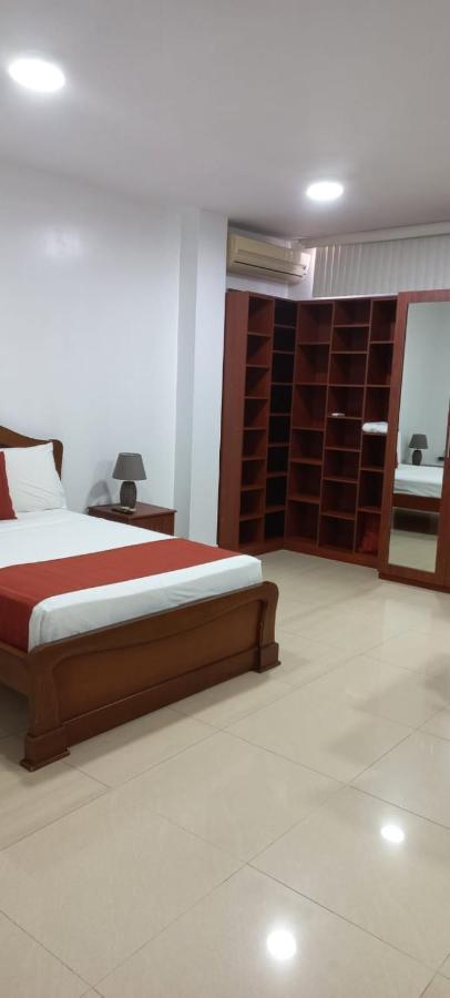 Departamentos Marcecilia De 2 Y 3 Habitaciones En El Centro De Manta Esterno foto