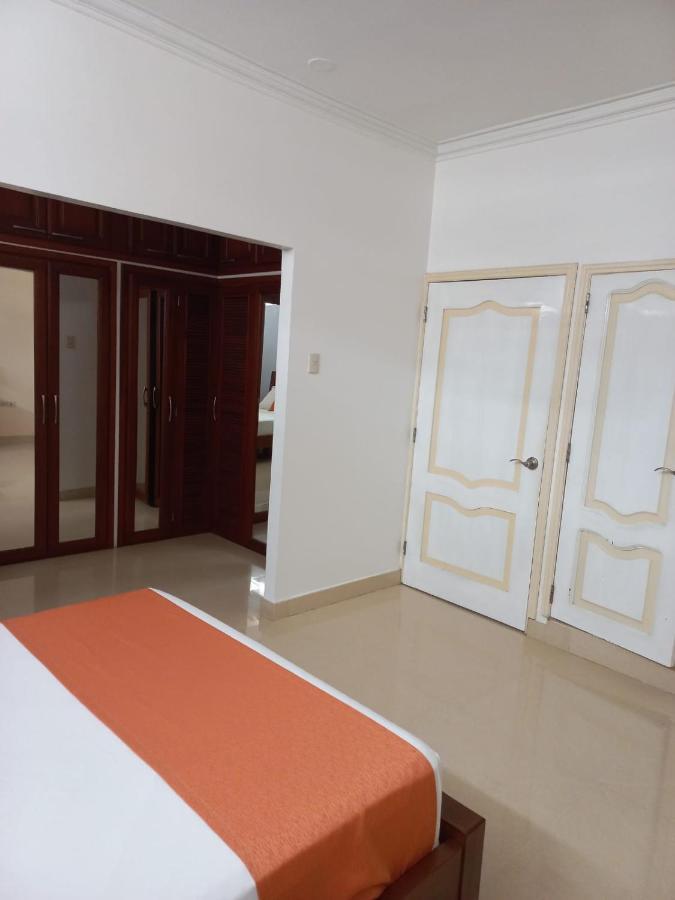 Departamentos Marcecilia De 2 Y 3 Habitaciones En El Centro De Manta Esterno foto